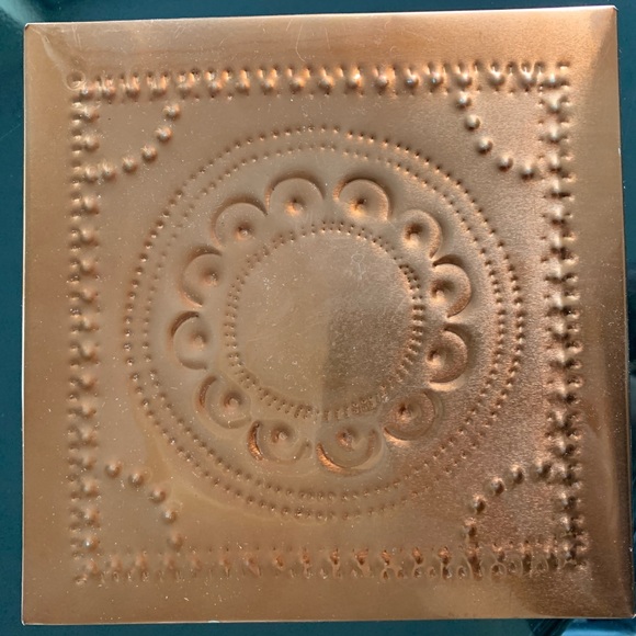 Copper colored pressed tin box - Picture 3 of 6